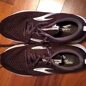 Brooks womens 9.5